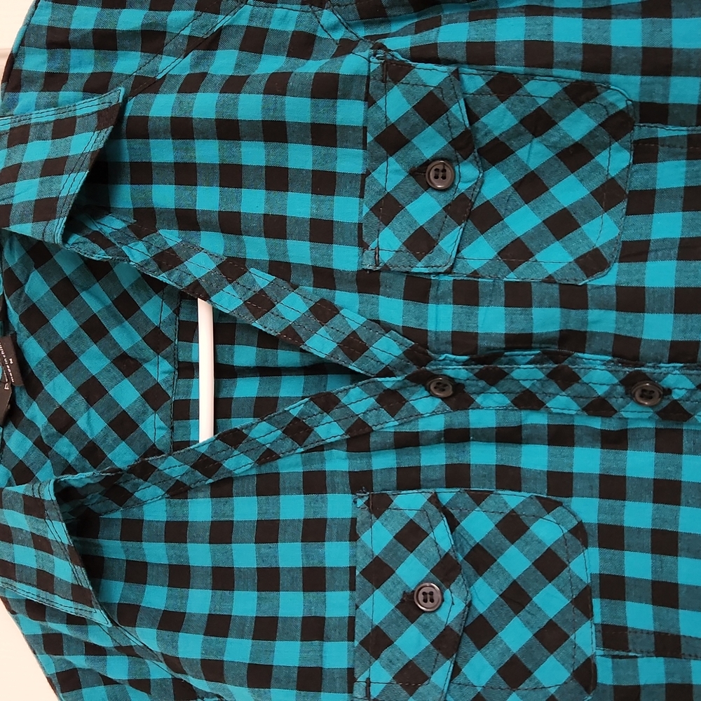 Button up shirt - Picture 2 of 3